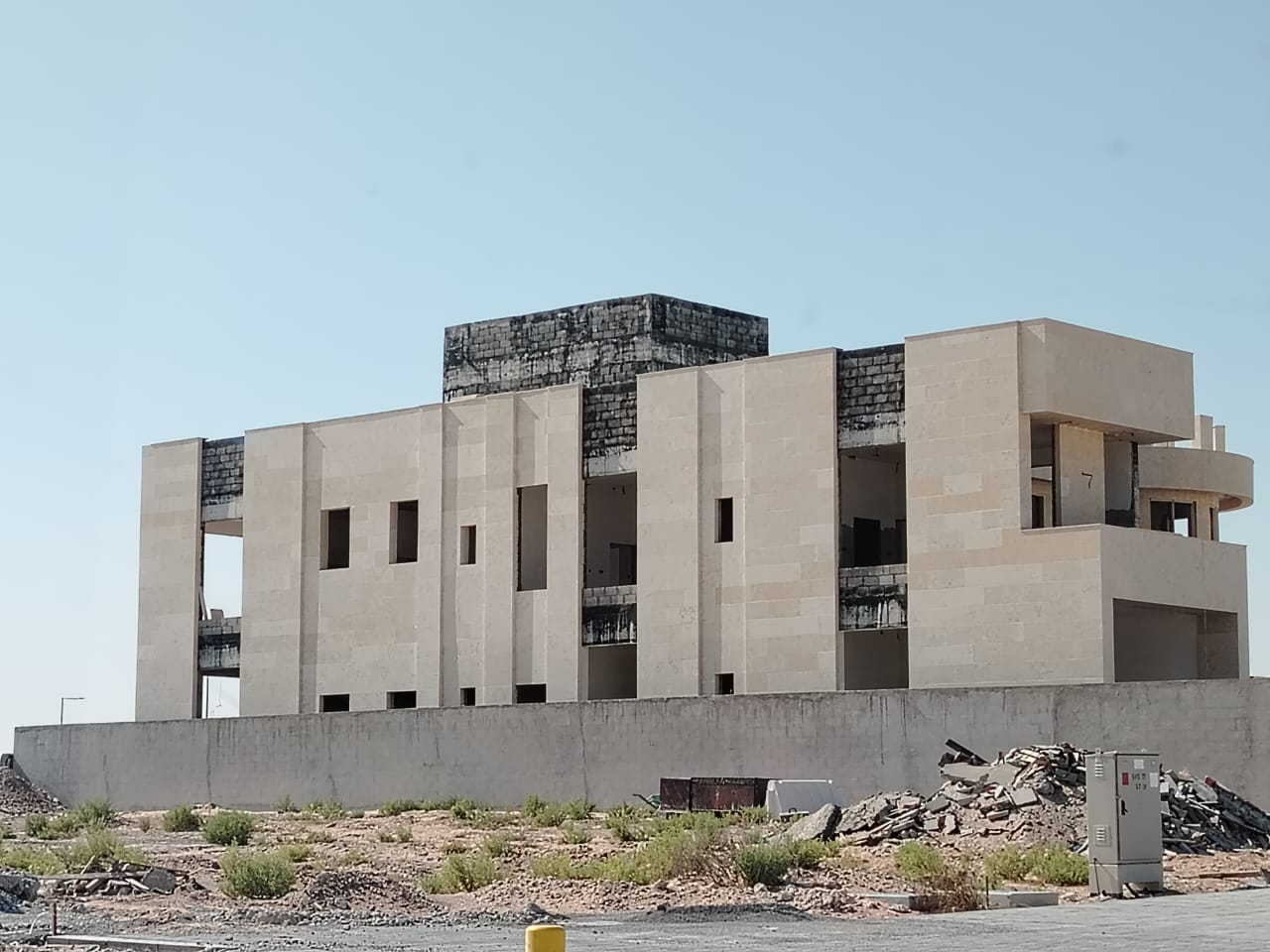 للبيع فيلا متداولة بموقع مميز جدا في مدينه الرياض على شارعين
